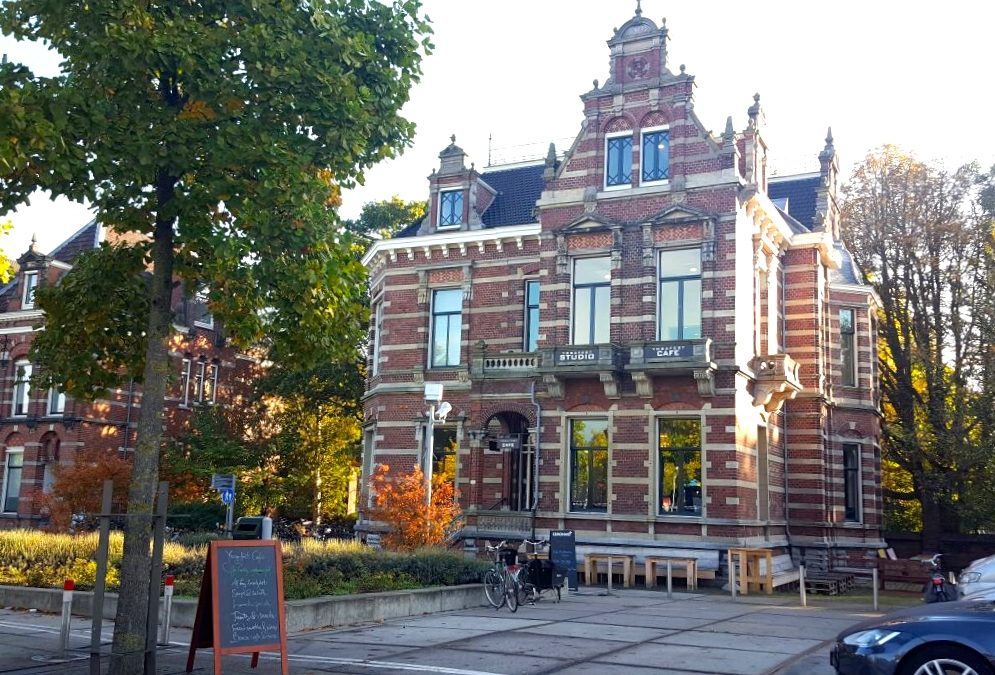 Yogafeest in een Amsterdamse villa